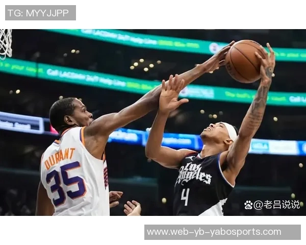 布克上半场表现出色却因伤退场10分钟内贡献11分2篮板3助攻