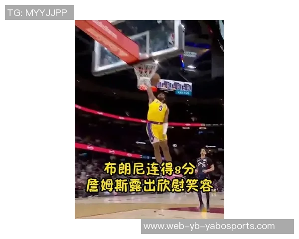 布朗尼被包夹失误库里反击背传希尔德意外失球引发争议