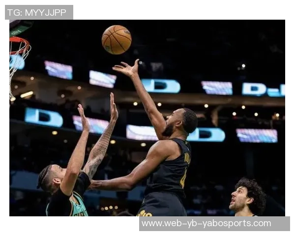 小莫布里半场表现出色7投4中贡献11分4篮板1助攻1盖帽